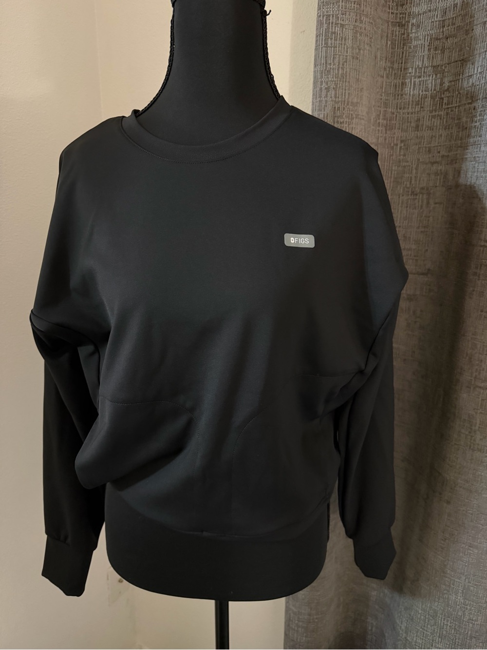 FIGS cornelia Crewneck scrub sweatshirt